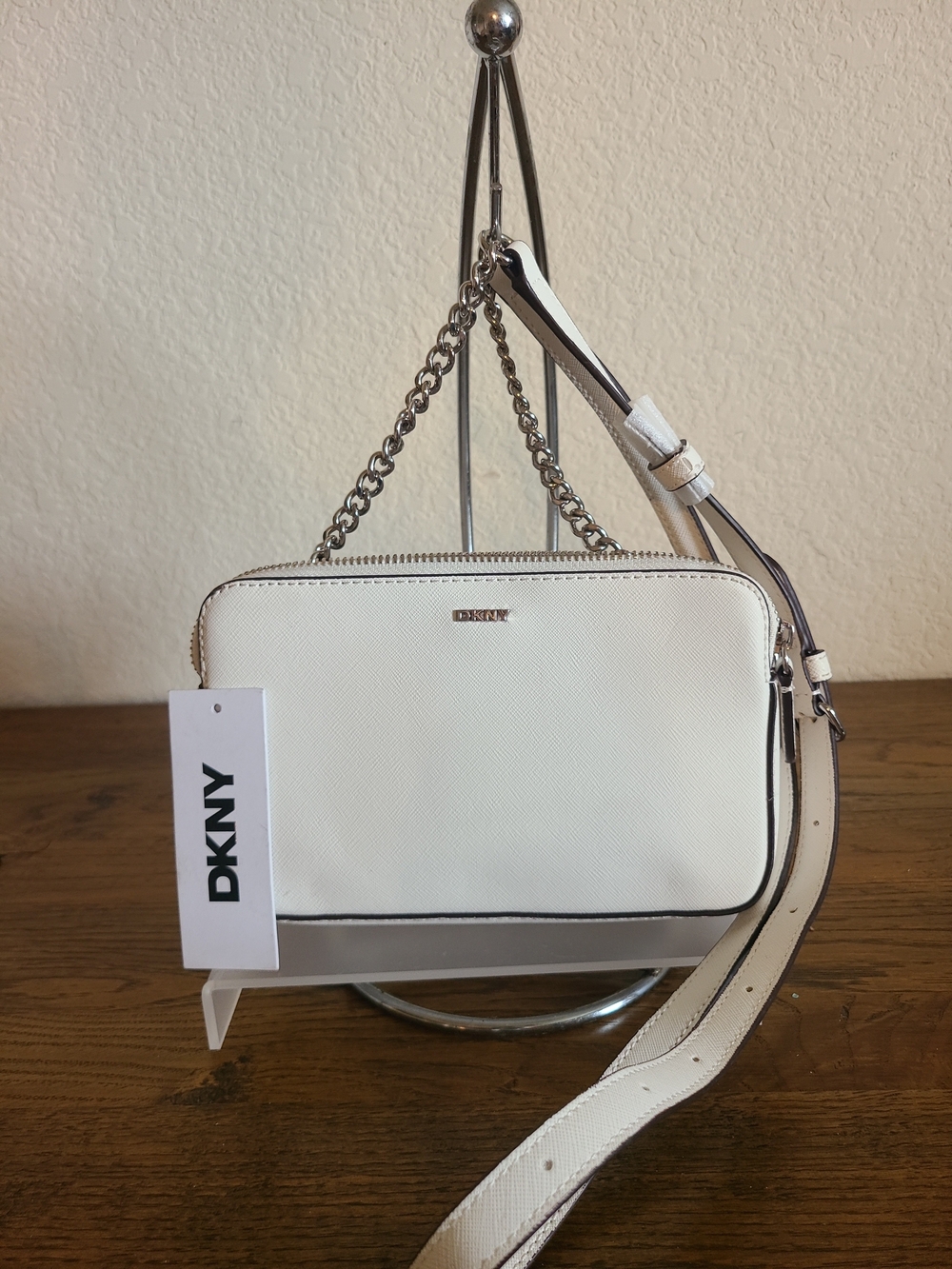 DKNY White Leather Crossbody Bag with Chain Strap